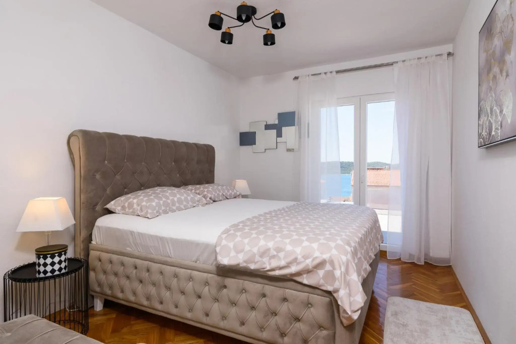 House Copacabana - on Čiovo, sea view, parking