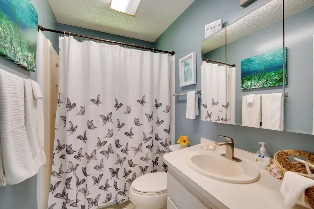 Docks + Balcony: Peaceful River Abode in Dunnellon