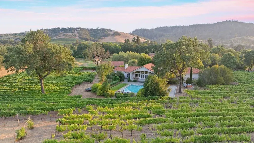Vineyard Estate w/ Pool, Spa & Bocce Ball + Mins to Wineries & Park Lawndale Manor by Avantstay