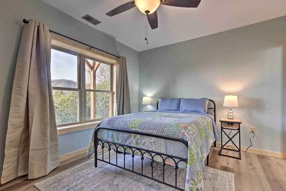 Hilltop Cabin on 5 Acres w/ Hot Tub & Waterfall!
