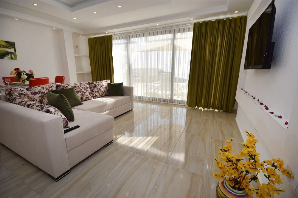 Villa Ural by Helaltatilvillalari
