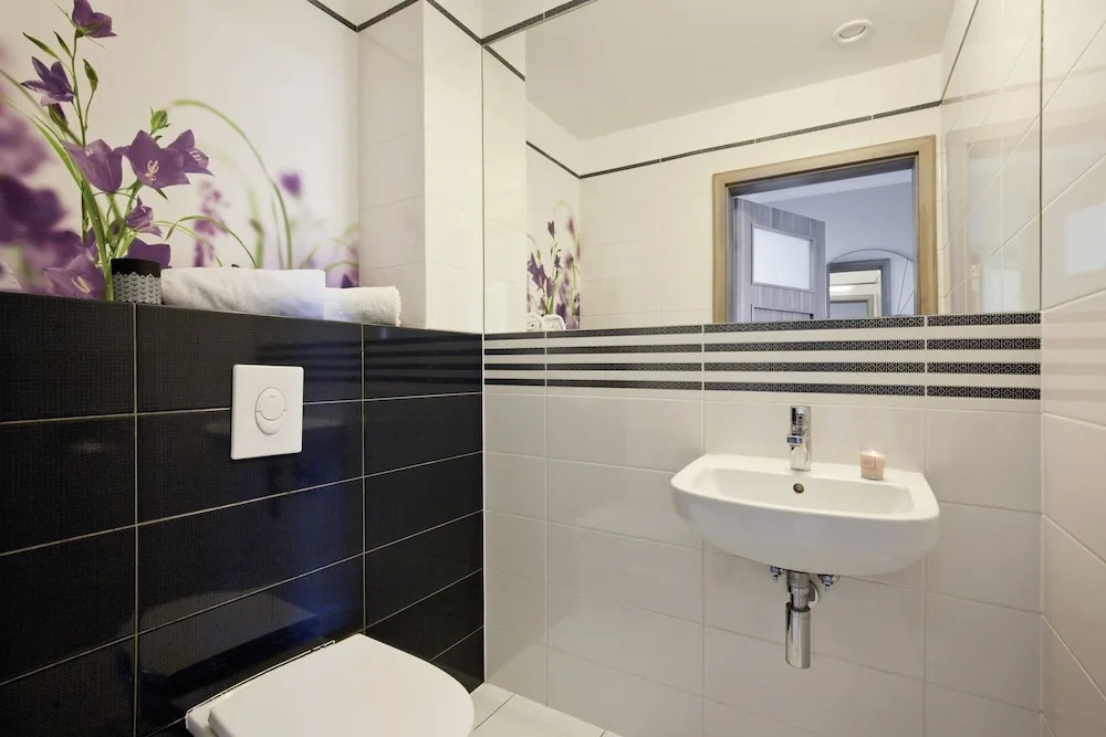 Waterlane Riverside - SPA, Pool, Gym & Parking by Downtown Apartments