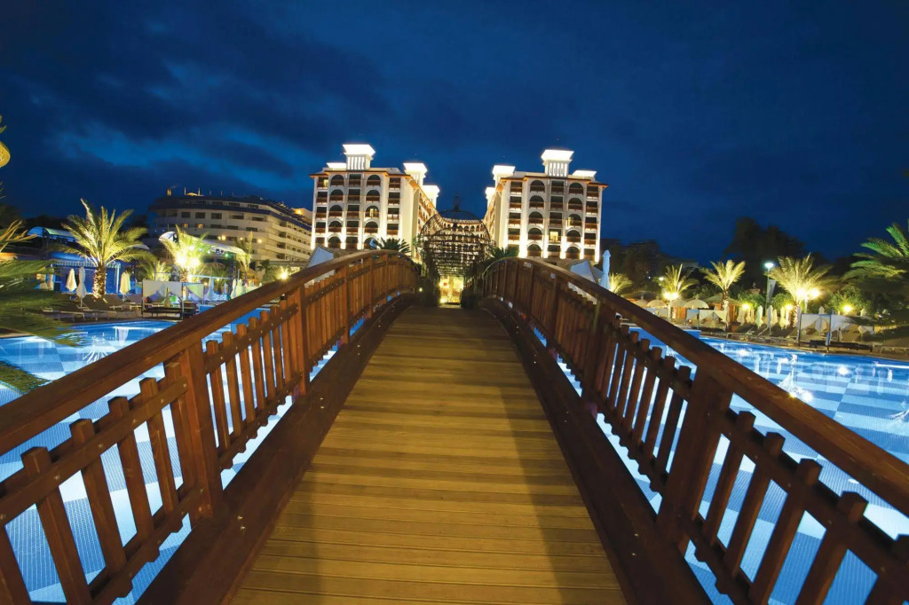 Quattro Beach Spa & Resort Hotel