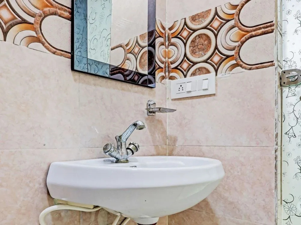 Hotel Gulshan by OYO Rooms