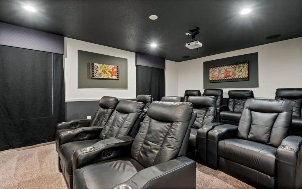 Large Jewel 8 BED House FREE Water Park