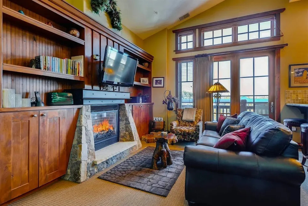 Luxury 3 Bedroom Ski in, Ski out  One Ski Hill Residence Located at the Base of Peak 8 with Hot Tub Access