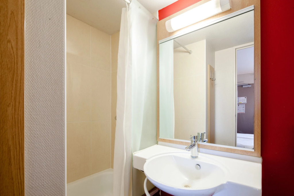 B&B HOTEL Amiens Longueau