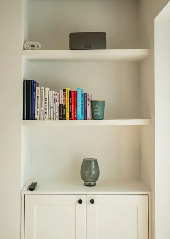 The Blooming Minimalist- by Out of Office Lifestyle