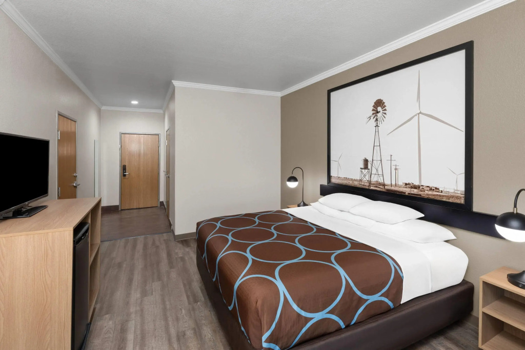 Super 8 by Wyndham San Antonio/Alamodome Area