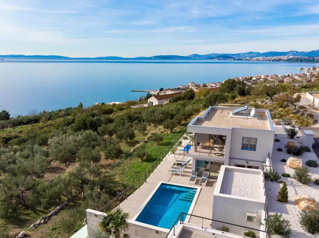 Seaview Villa Big Blue with 32sqm heated pool, 4 bedrooms, and 3 bathrooms