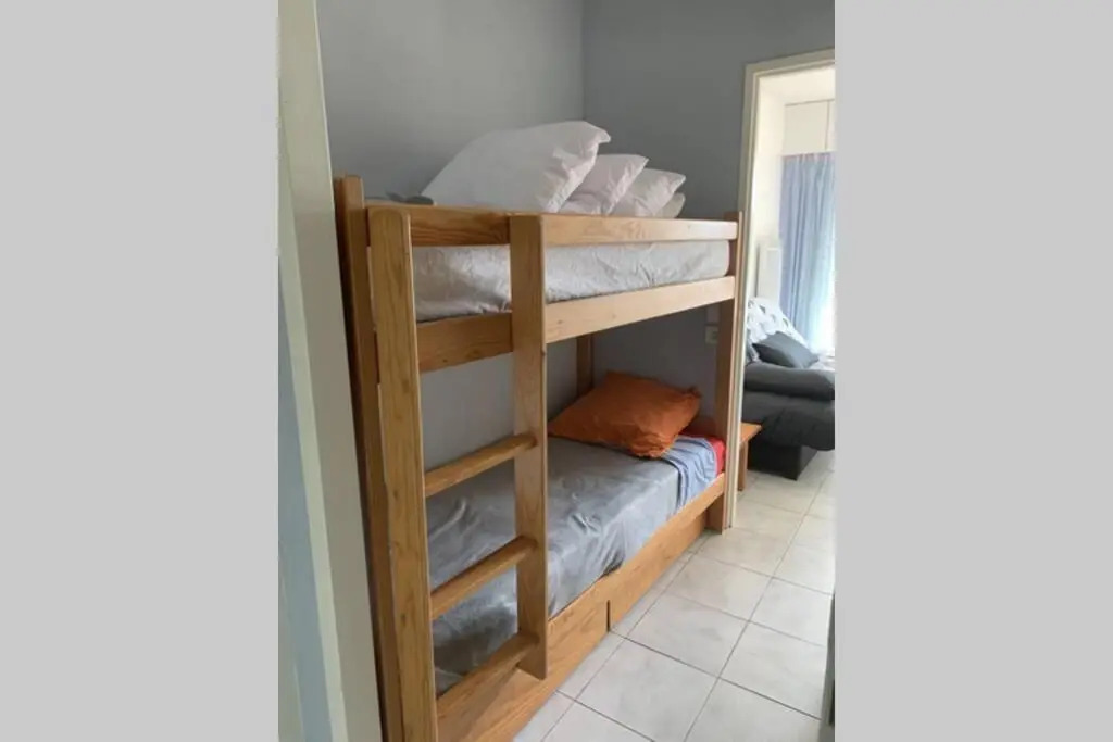 Appartement T2 cabine, capacité 4 personnes, à 600 m de la plage