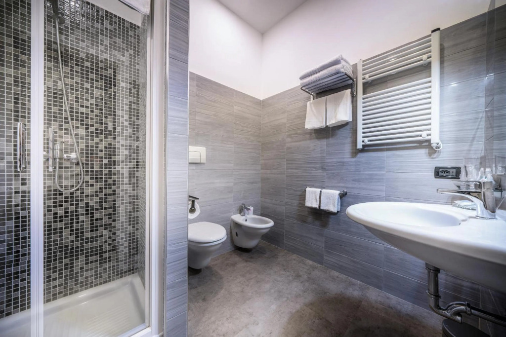 Отель Varese Roma