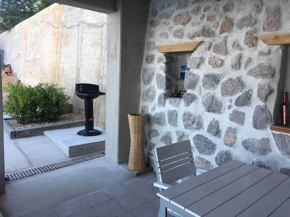 Sea-view Holiday Home in Lukovo Šugarje With Private Terrace