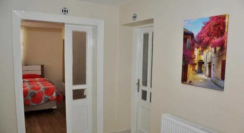 Adali Hostel Pansi̇yon