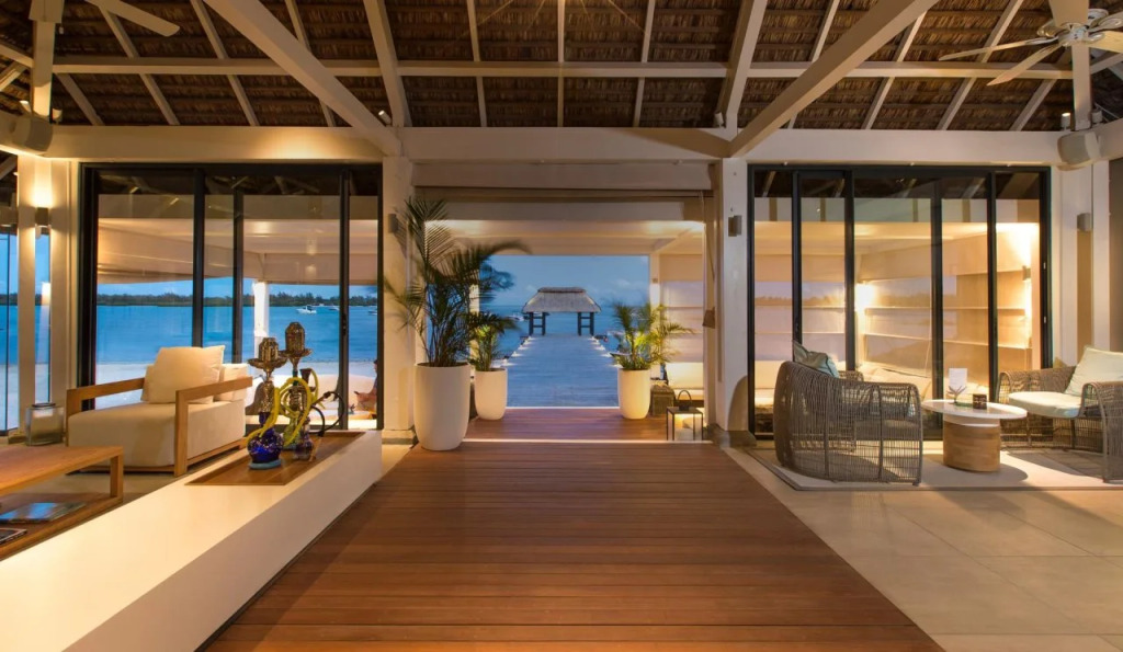 The Bay Club at Anahita