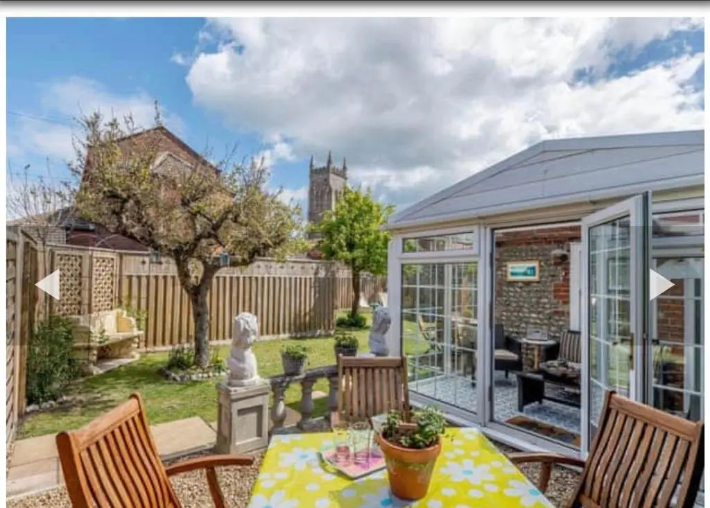 West Cottage. Central, beautiful, 2 mins to beach