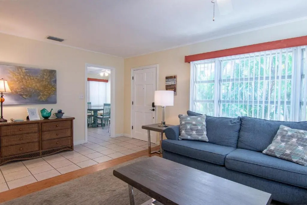 Cozy Tropical Bungalow Duplex with Heated Pool
