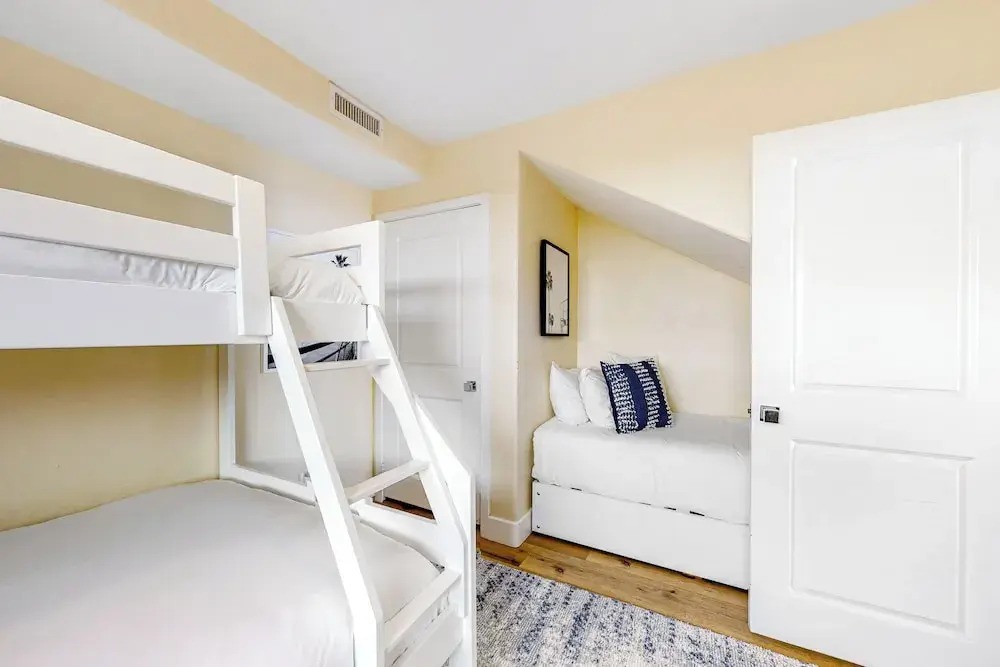 Walk to Mission Beach: Centrally Located Townhome