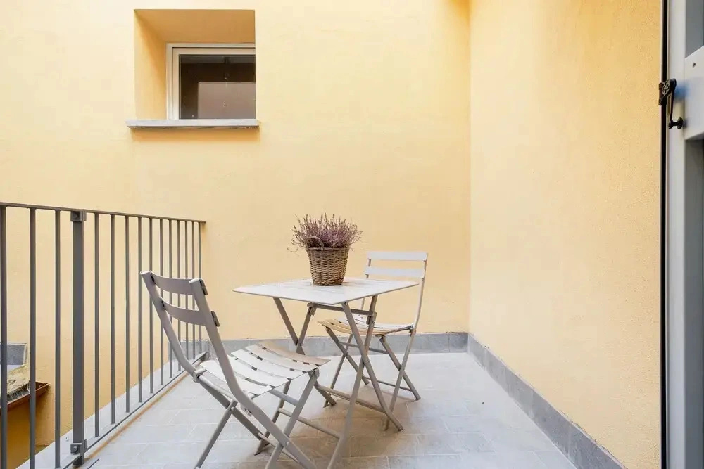 Due Torri Elegant Mini House