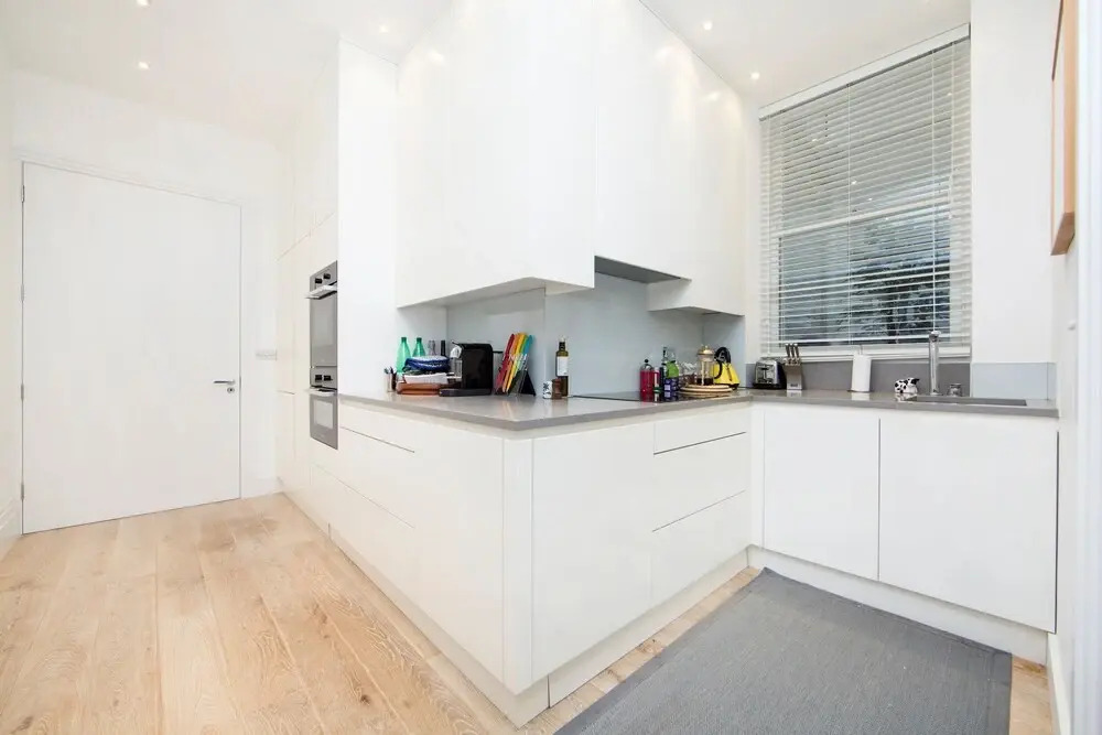 Beautiful and Spacious 2 Bed/2 Bath Property Just Moments From Earls Court