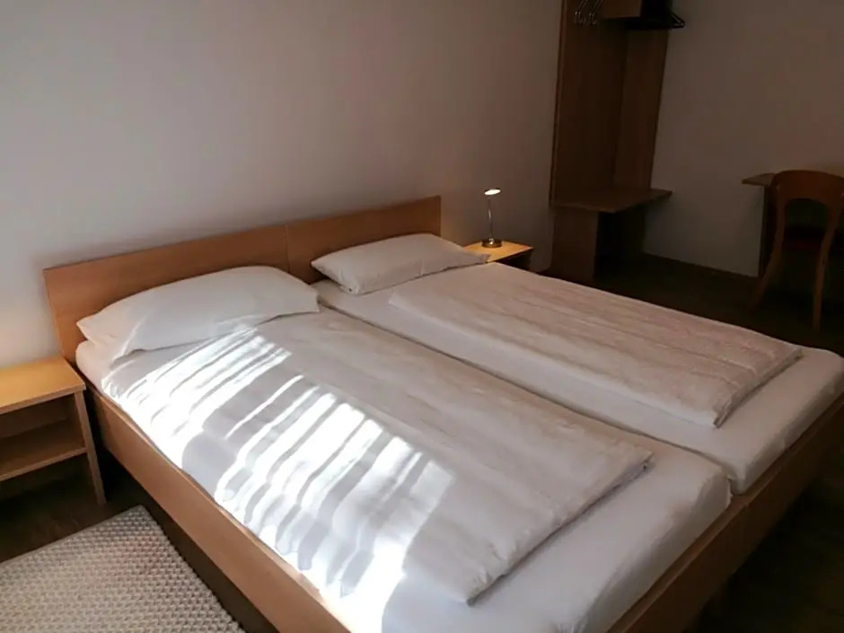 Dorf-Zimmer Mirth