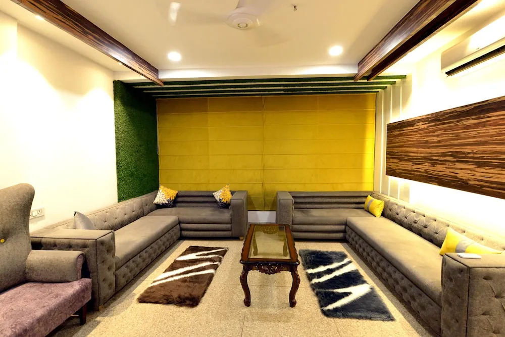 Hotel The Yellow