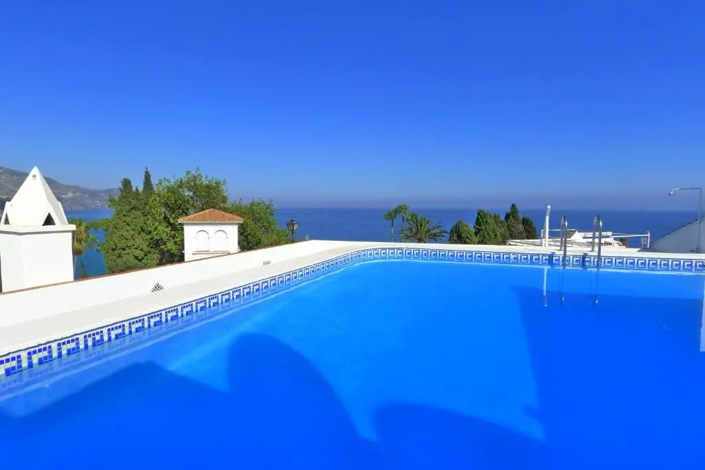Carabeo 99 - Sleeps 4
