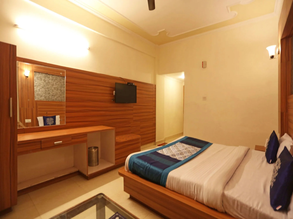 OYO 7358 Hotel Jagdish Residency