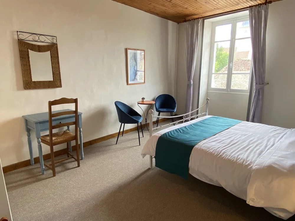 Lancien Cafe - Suites and Gites