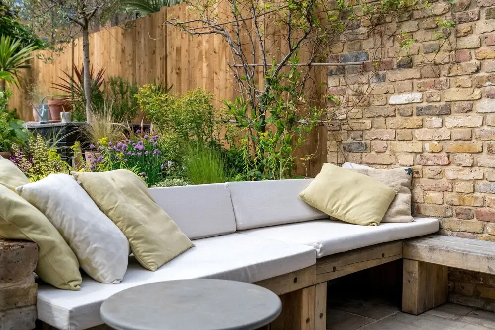 JOIVY Contemporary 2-Bed House W/ Private Garden