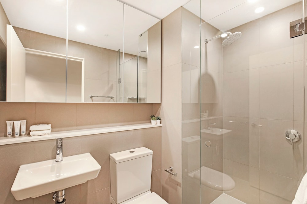 Astra Apartments Docklands