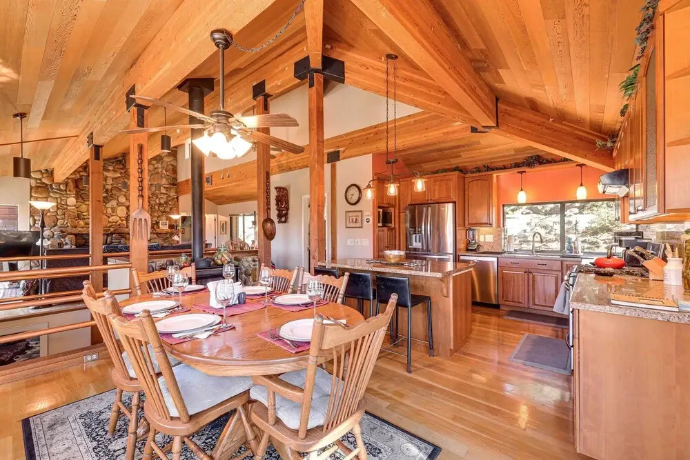 1 Mi to Lake Tahoe: Home w/ Hot Tub & Decks