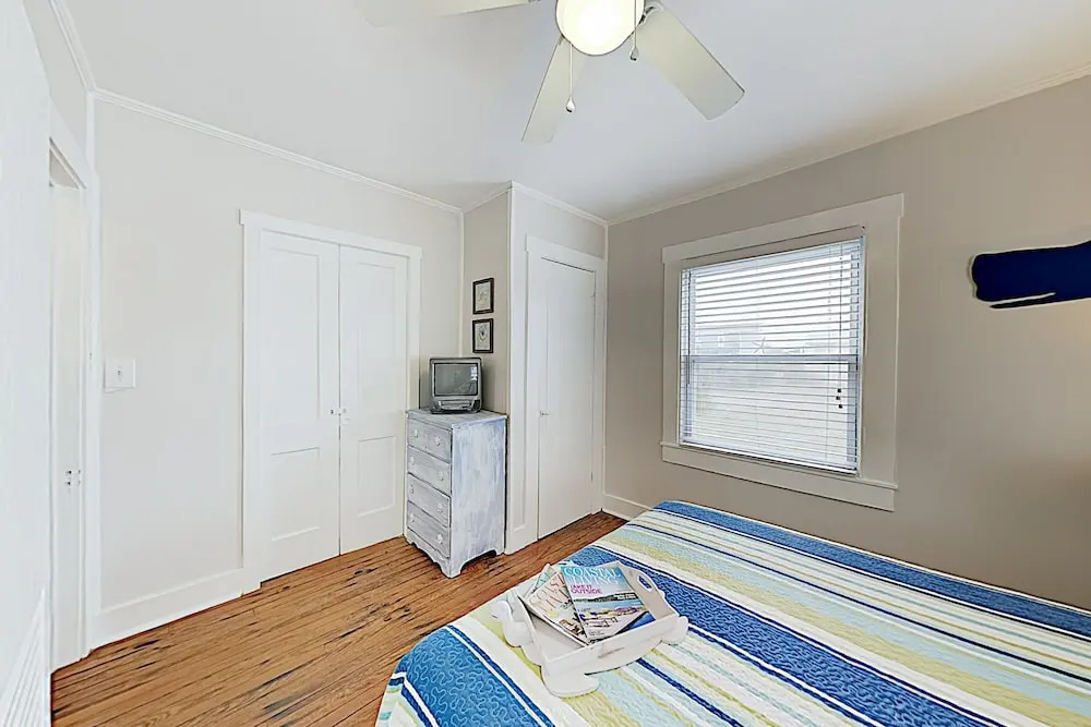 New Listing! Island Time , Steps To Beach 4 Bedroom Home