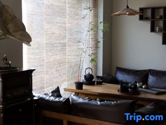 Ruoshuiju | Ancient City View, Listen to the Wind, Appreciate the Moon, Courtyard Holiday Villa