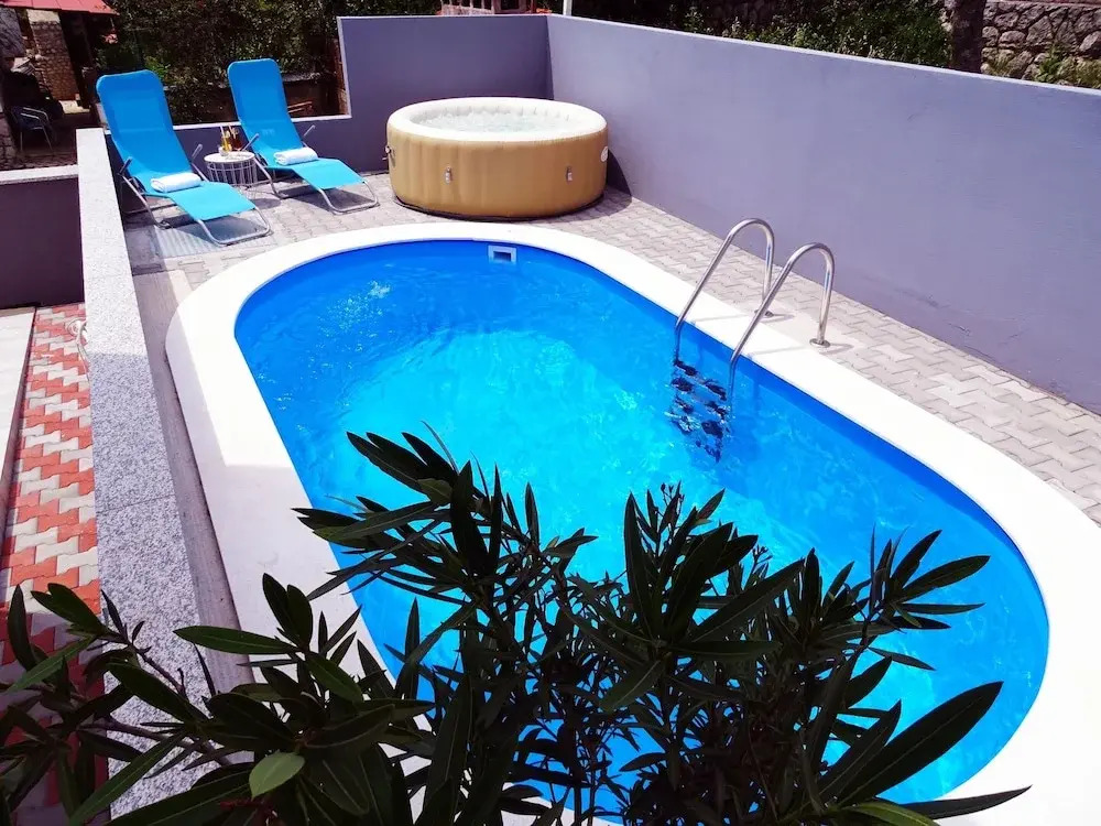 Peaceful Villa in Dramalj with Hot Tub