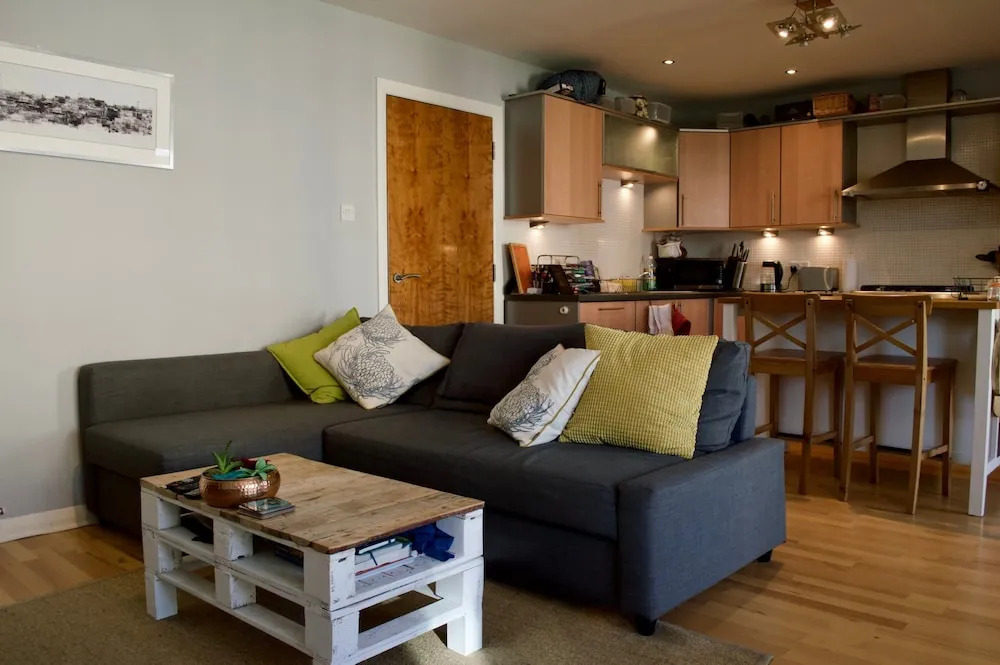 2 Bedroom Modern Apartment At The Shore