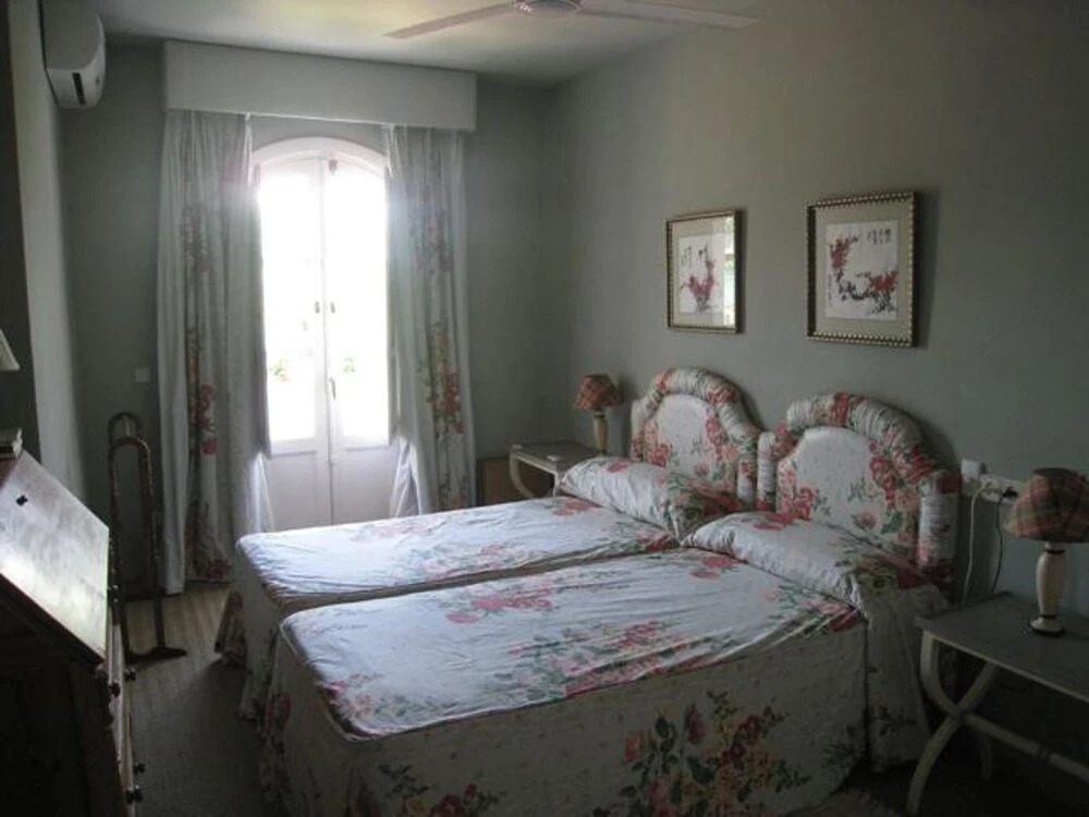 House With 4 Bedrooms in Marbella, With Pool Access, Enclosed Garden a