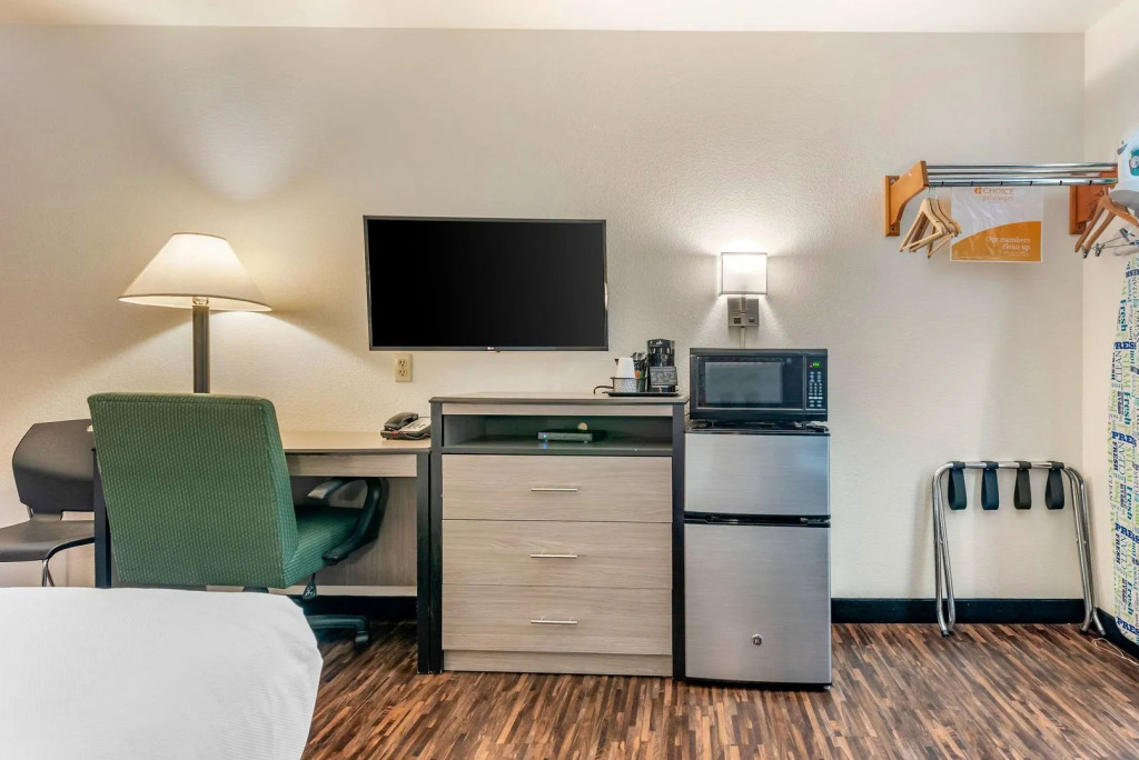 Econo Lodge Pueblo North