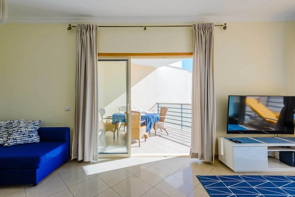 Sea view Apartment with 3 spacious Terraces & 2 Swimming pools