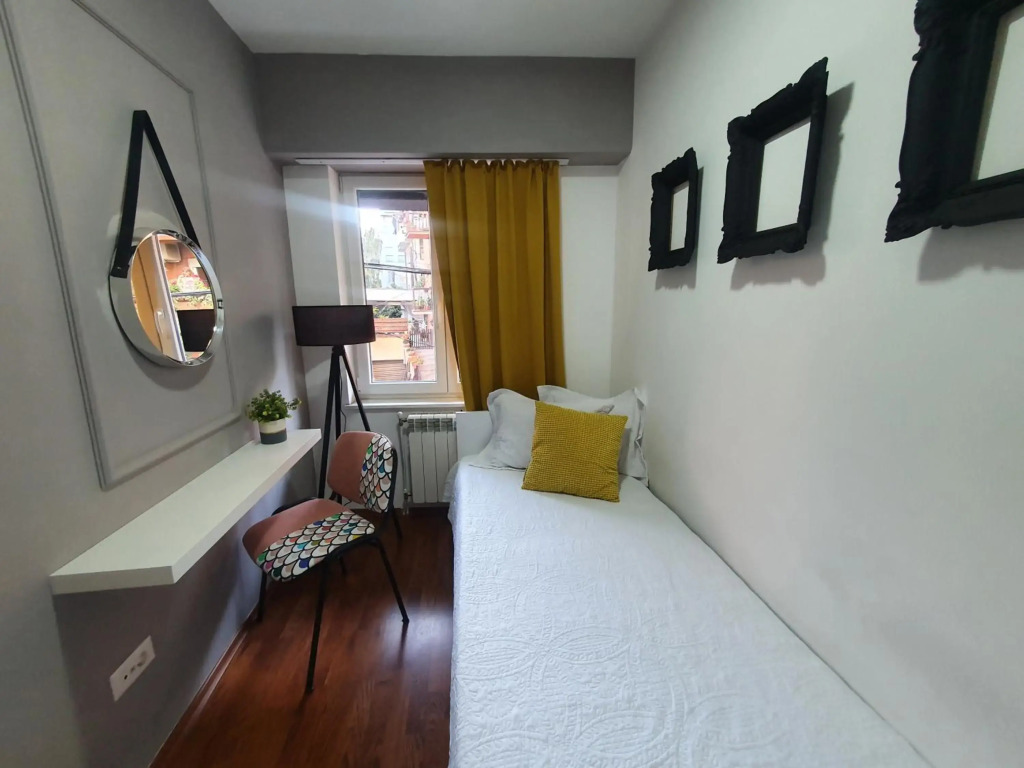 Central 2 bedroom apartment