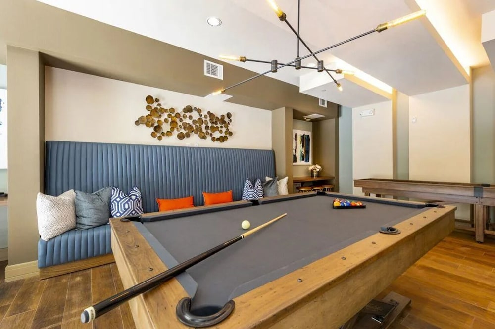 Landing Amazing 1bd, Courtyard, Game Room