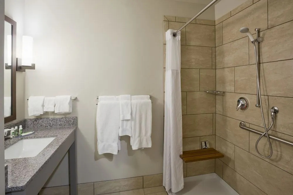 GrandStay Hotel & Suites Valley City