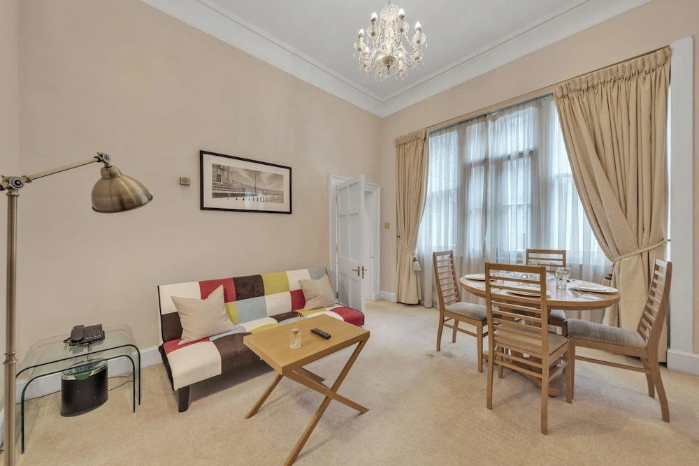 Hertford Flat 4