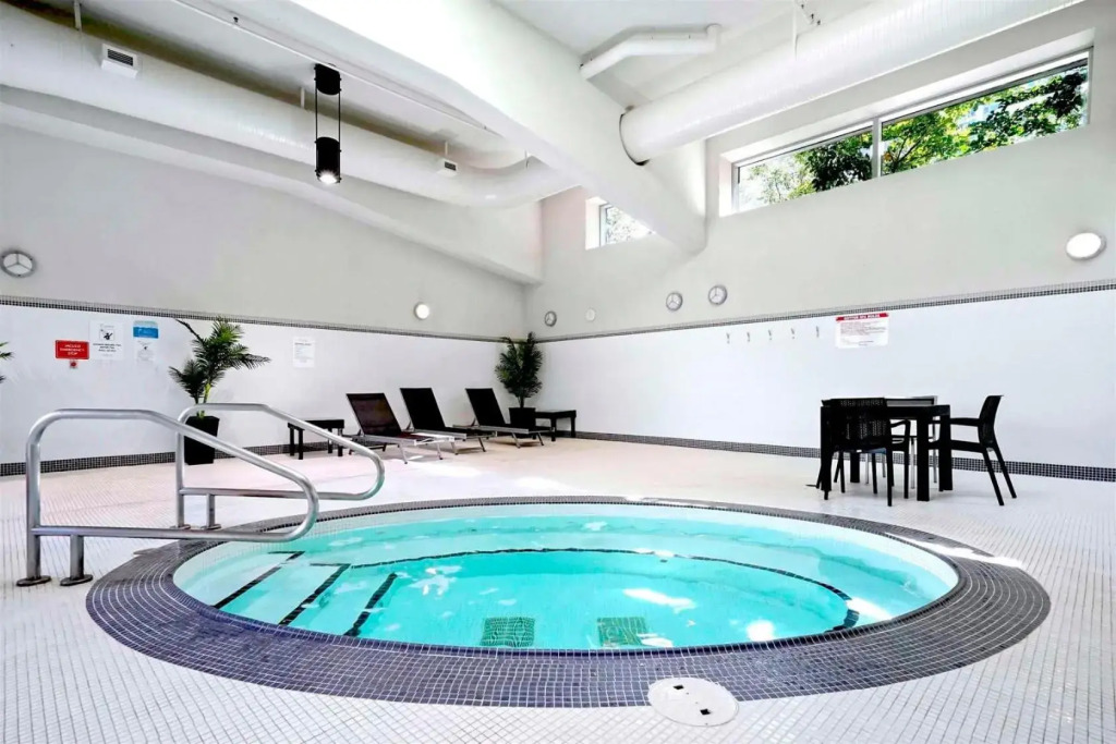 2 Br pool Hot Tub Sauna private balcony with amazing water-view sleep 6 guests