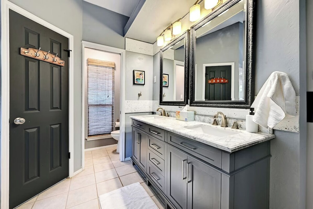 Modern 3BR Home in Vibrant Austin Pool