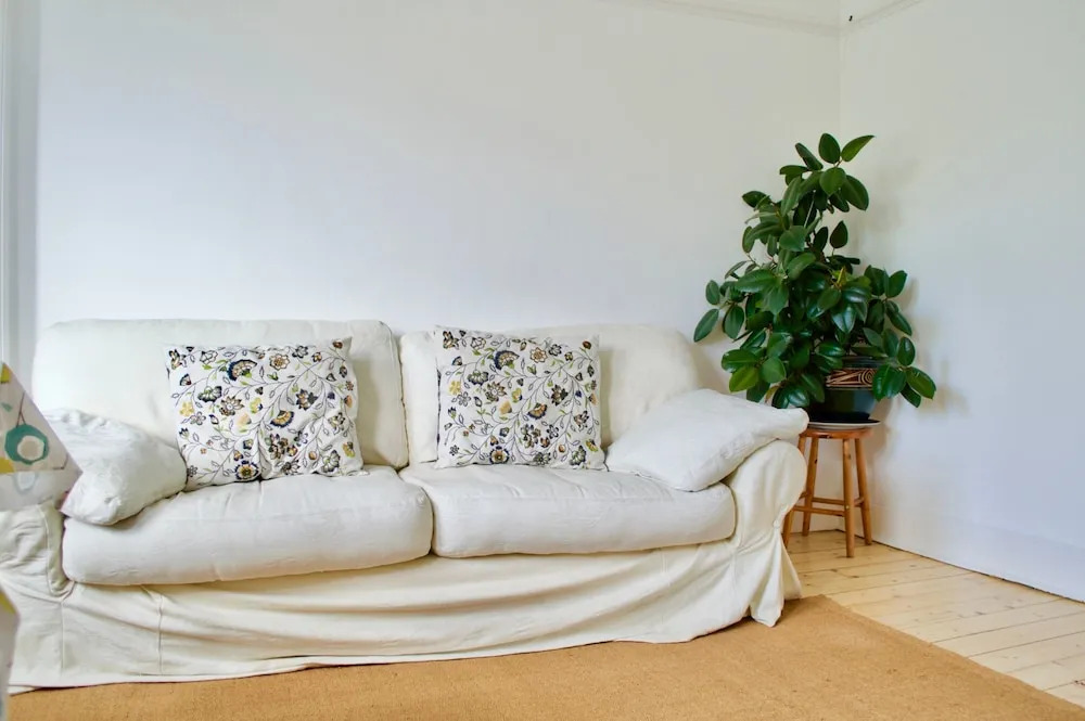 2 Bedroom Flat By The Water Of Leith