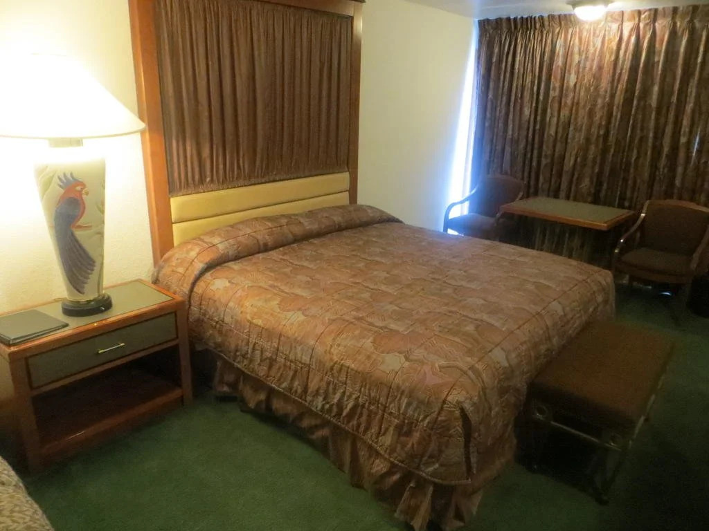 Trails End Motel