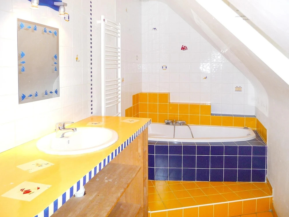 House With 5 Bedrooms in Plougrescant, With Furnished Garden - 2 km Fr