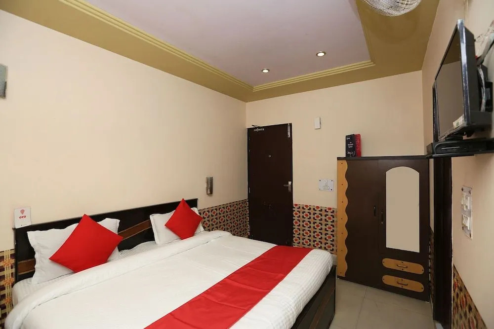 Oyo 18438 Radharani Guest House