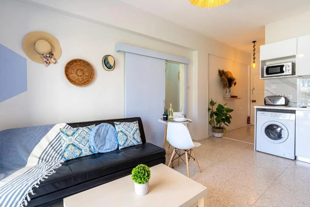 Sea Breeze 1-BR Apt & Pool in Pyla